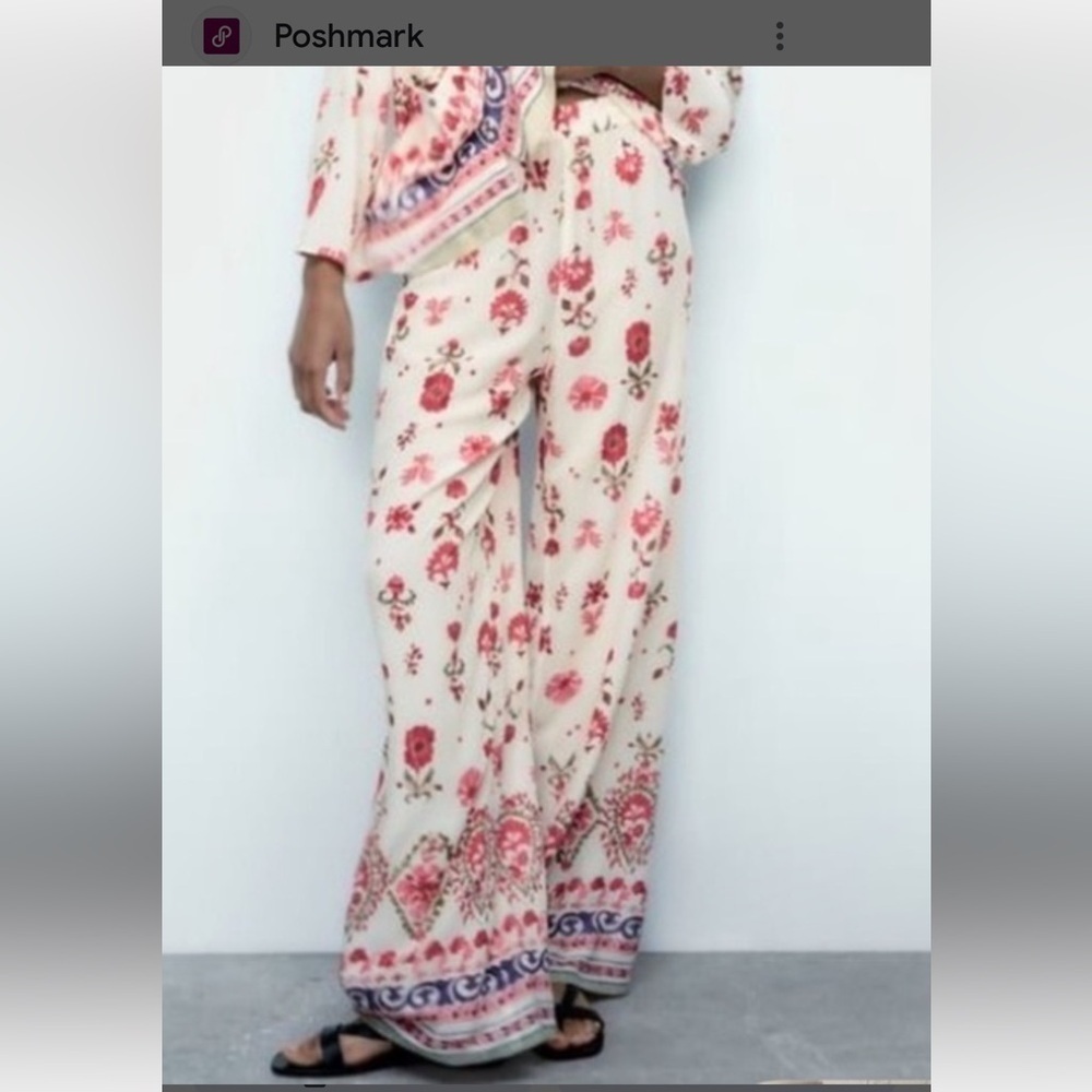 Zara- NWT! Floral Print Wide Leg Pants- XS
100 % Viscose! - Picture 4 of 10